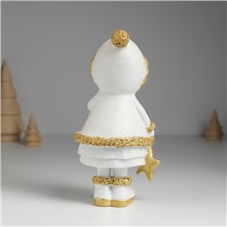 Фигурка полистоун «Малышка в белой шубке с золотым мехом», 7×5.5×16 см, МИКС