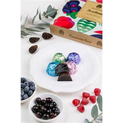 Ягодень Ассорти / малина, шишка, черника, черная смородина / коробка / 200 г / ТМ Сибирский кедр