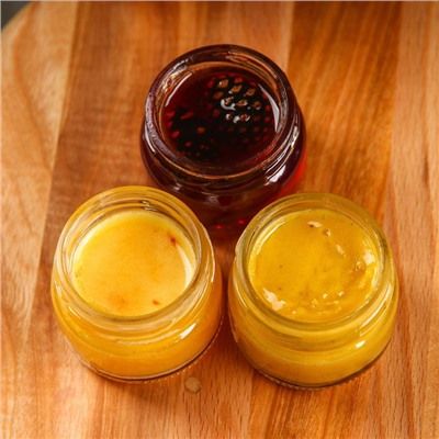 Подарочный набор новогодний «Радостных дней», 2 крем-меда и варенье с шишками по 30 г