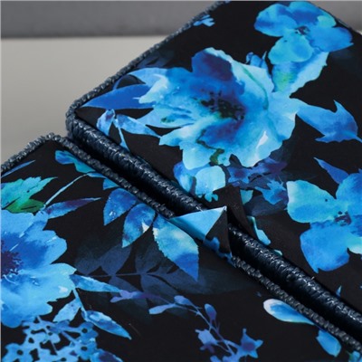 Шкатулка для рукоделия и шитья «Голубые цветы на синем», хранение ниток, иголок, мелочи, 19×26×14.5 см