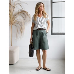 Шорты-бермуды с защипами