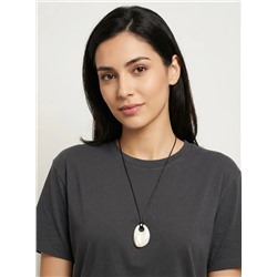 Кулон на шнурке