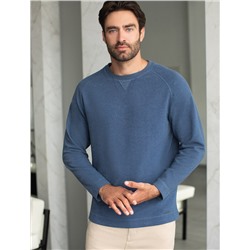 Джемпер базовый из мягкого фактурного трикотажа с круглым воротом