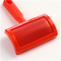 Пуходерка полукруглая средняя без капель, 10×13 см, красная