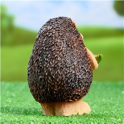 Садовая фигура из полистоуна «Ежик с листочком», 16×11×12 см