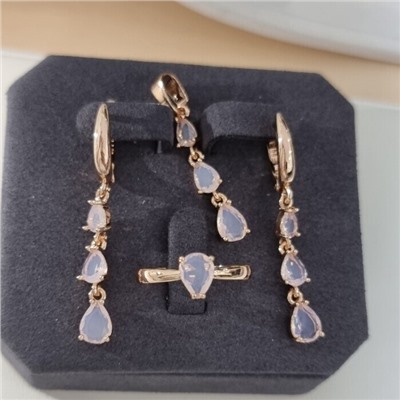 Комплект ювелирной бижутерии коллекция "Дубай" серьги, кулон и кольцо 18 р, покрытие позолота, вставка: фианиты, цвет: прозрачно-розовый, арт.414.302-18