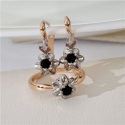 Комплект ювелирной бижутерии коллекция "Дубай" в форме цветов серьги и кольцо 17 р, покрытие позолота, вставка: фианиты, цвет: черный, арт.314.885-17