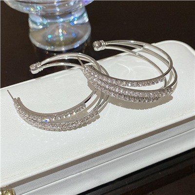 Серьги три кольца с сияющими кристаллами