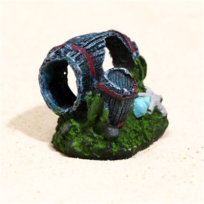 Грот «Дырявые бочонки», 6.5×5×5 см