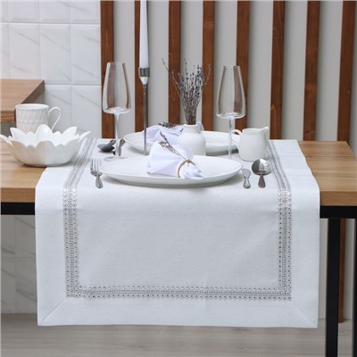 Дорожка на стол Этель со стразами, 50×100 ±5 см, белая, п/э