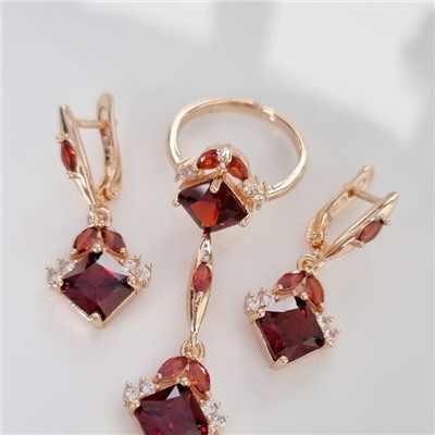 Комплект ювелирной бижутерии Дубайское золото, покрытие: позолота, серьги, кулон и кольцо 18 р, вставка: фианиты, цвет: красный и прозрачный, арт.314.776-18