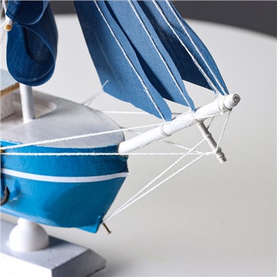 Сувенирная модель корабля «Алида», борта голубые с полосой, паруса голубые, 32×31.5×5.5 см