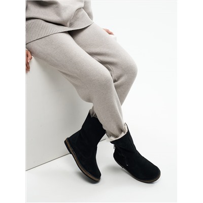 Полусапоги женские чёрные замшевые с замком на войлочной подошве