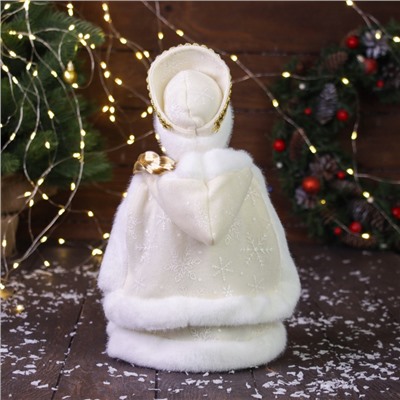 Снегурочка под ёлку «Зимнее волшебство. В шубке с бусинками и в кокошнике» двигается, с подсветкой, 30 см, золото