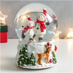 Снежный шар новогодний стеклянный «Два снеговичка и оленёнок», музыкальный, 11×10×14 см