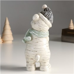 Фигурка полистоун «Медвежонок в шапке и шарфе с охапкой шишек», 7.5×9.5×18.5 см