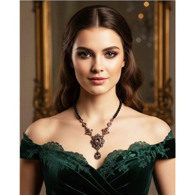 Колье с кристаллами