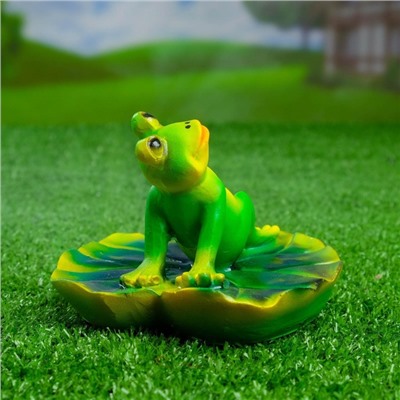 Садовая фигура из полистоуна «Лягушка загорает», 13.5×12.5×9.5 см