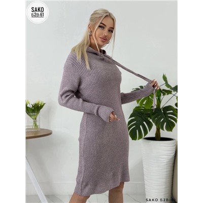 Платье с капюшоном