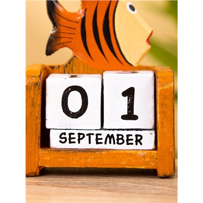 Календарь настольный «Рыбка», 7×4×9 см, дерево, оранжевый