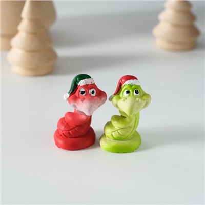 Фигурка полистоун «Добрый змей в новогоднем колпаке», красно-зелёный, 2.5×2.5×4 см, МИКС