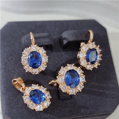 Комплект ювелирной бижутерии коллекция "Дубай" серьги, кулон и кольцо 19 р, покрытие позолота, вставка: фианиты, цвет: синий и прозрачный, арт.414.185-19