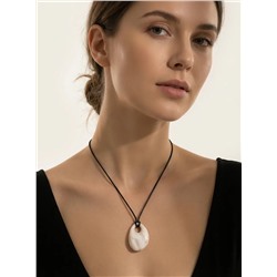 Кулон на шнурке