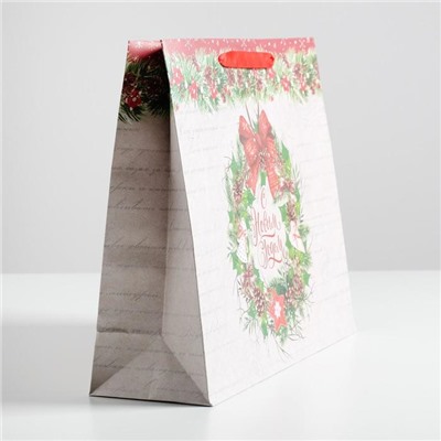 Пакет подарочный новогодний крафтовый «Спешу поздравить с Новым годом», L 40×31×9 см