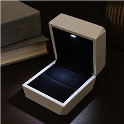 Коробочка подарочная белая глянцевая с подсветкой, арт.007.160