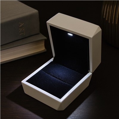 Коробочка подарочная белая глянцевая с подсветкой, арт.007.160