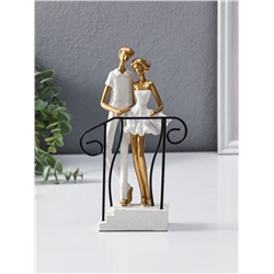Фигура полистоун «Парочка стоит на лестнице с перилами», бело-золотой, 4.4×12.5×21 см