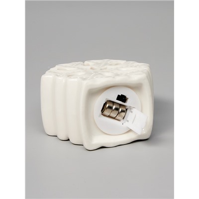 Светодиодная фигура «Снежинка», 9×4.4×8.8 см, 1 LED, керамика, от батареек LR44×3, тёплый белый свет