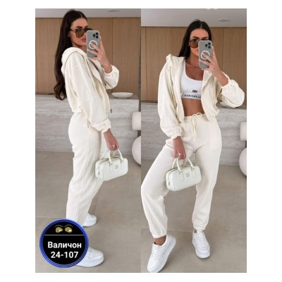 Спортивный костюм #22873380