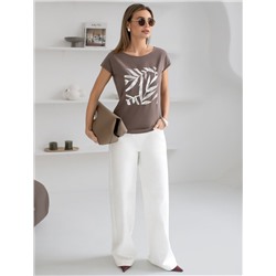 Нарядная футболка с серебристым принтом