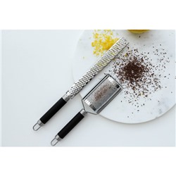 Тёрка для сыра мелкая Доляна Venus, 23.5×5.8 см, с ручкой, чёрная