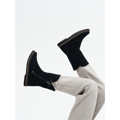 Полусапоги женские чёрные замшевые с замком на войлочной подошве