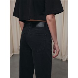 Актуальная коллекция CONTE CON-844 Чёрные джинсы relaxed mom с декоративной отстрочкой на задних кар