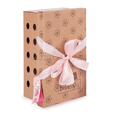 Кошка Ли-Ли в двухцветной шапке