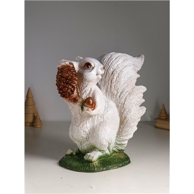 Фигурка полистоун «Белка с шишкой», с глиттером, 26×28 см