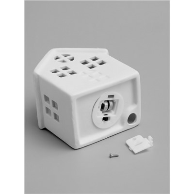 Светодиодная фигура «Домик с круглым окном» 7.7×5.7×10.2 см, 1 LED, керамика, от батареек LR44×2, свечение тёплое белое