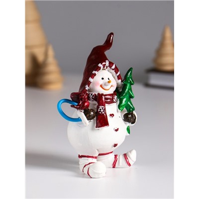 Фигурка полистоун «Снеговик в красном колпаке, с ёлкой или подарком», 5.5×4.5×10.5 см, МИКС