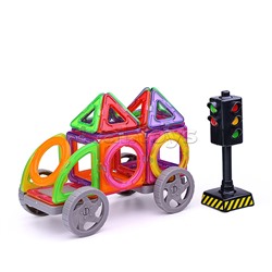 Конструктор магнитный "Машина" (68 дет.) в пакете