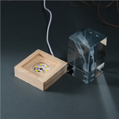 Фигурка светящаяся стекло «Прямоугольник. Бокал и вино», подставка дерево, USB, 7×7×10