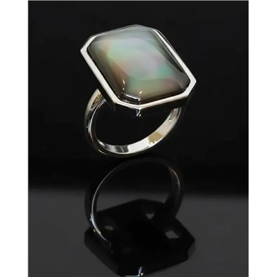 Кольцо с натуральным перламутром