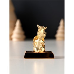 Фигурка «Лошадка с монеткой на подставке и с пожеланием: Счастья», 4×2.3×5 см