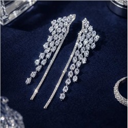 Серьги бижутерия висячие вечерние с камнями, цвет: серебристый и прозрачный, арт.012.075