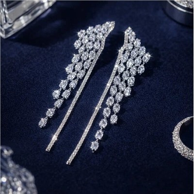 Серьги бижутерия висячие вечерние с камнями, цвет: серебристый и прозрачный, арт.012.075