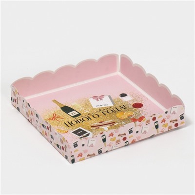 Коробка для кондитерских изделий новогодняя с пластиковой крышкой «Подарки», 15×15×3 см