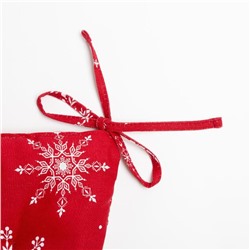 Подушка на стул новогодняя «Белые снежинки», 42×42×5 см, красная