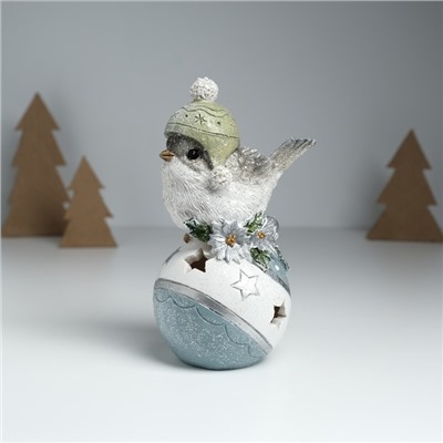 Фигурка светящаяся «Воробышек в шапке сидит на новогоднем шарике», серый, 7.6×9.5×15 см